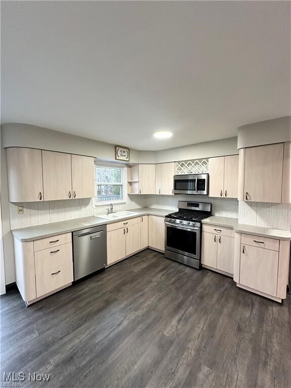 Foto del edificio - 35600 Bainbridge Rd
