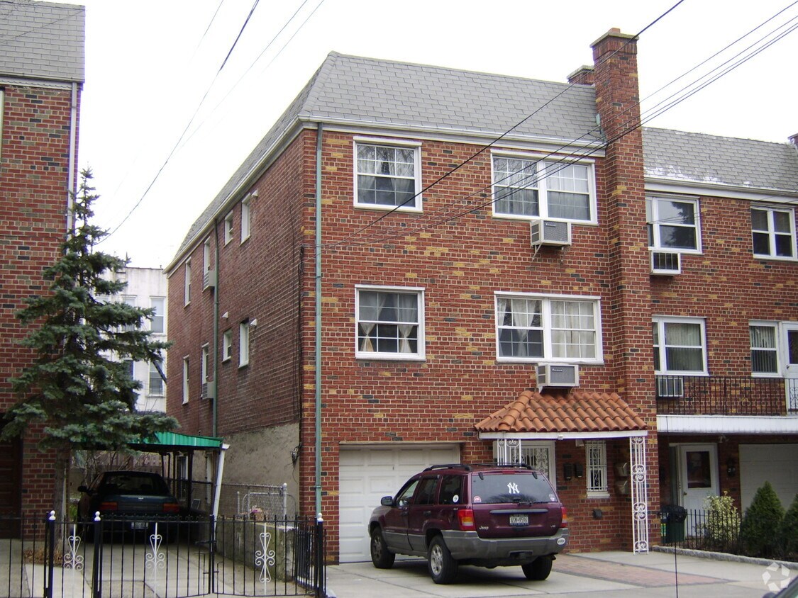 Building Photo - 23-17 28th St