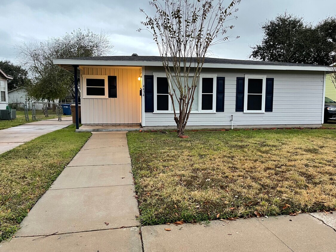 Foto principal - 4434 Kirkwood Dr