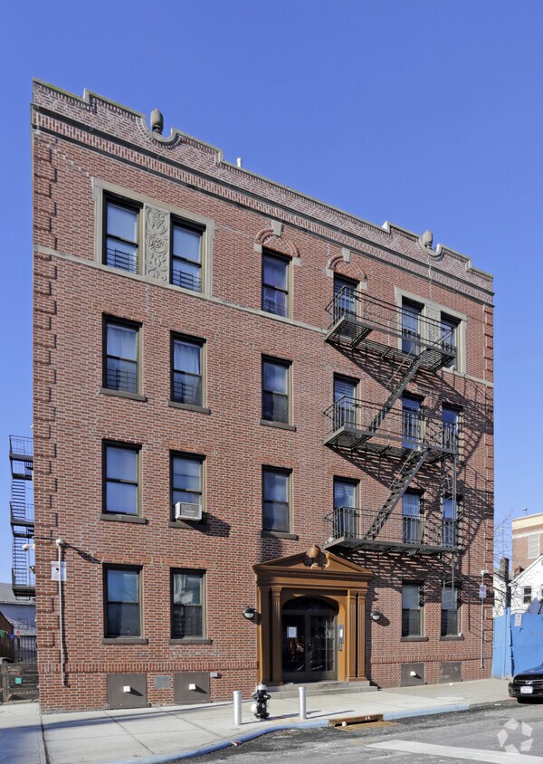 Building Photo - Midwood Gem
