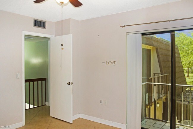 Building Photo - 3 br, 2.5 bath Townhome - 2101 21st Ln