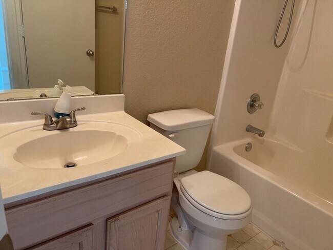 Foto del edificio - 3308 Lakecrest Dr