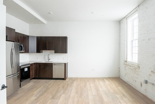 Foto del edificio - 2301 N Front St