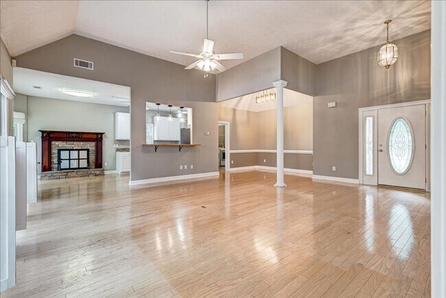 Building Photo - Rare Gem on Sparkling Reservoir! 3 Bedroom...