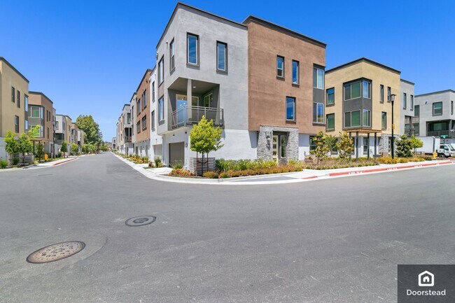 Building Photo - 25422 Parklane Dr