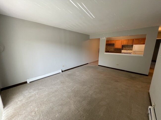 Building Photo - 712 W Huntington Commons Rd