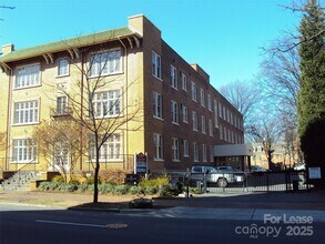 Building Photo - 515 N Church St