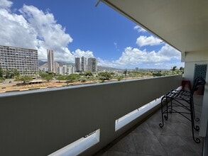 Building Photo - 2085 Ala Wai Blvd