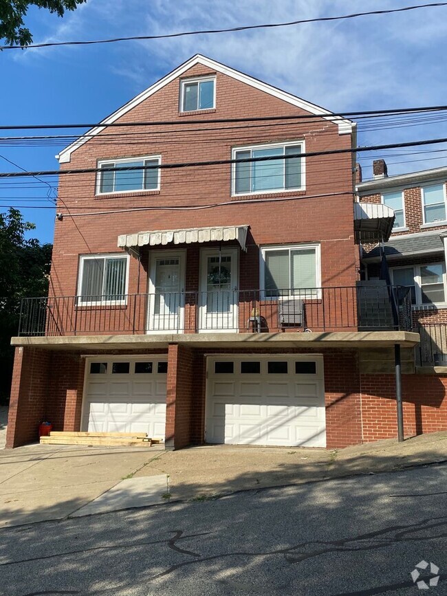 Building Photo - 10 Pointview Rd