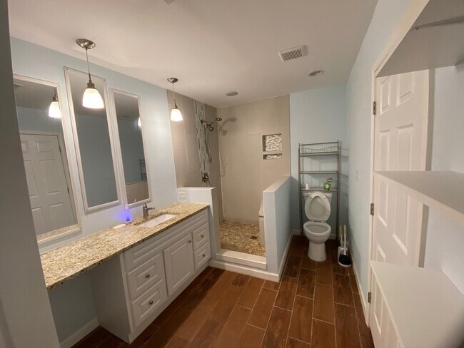Building Photo - 664 River Bend Dr