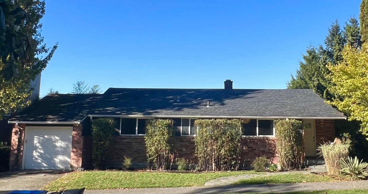 Foto principal - 5641 37th Ave SW