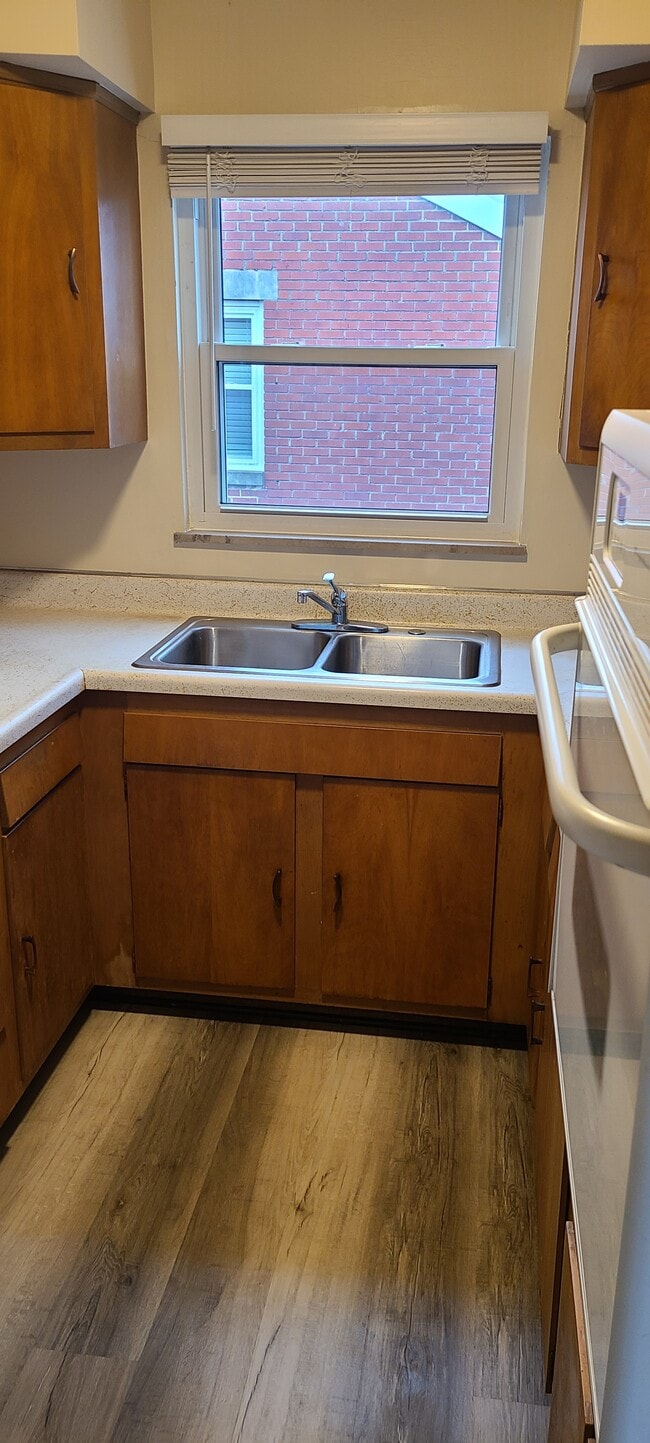 Kitchen - 2701 Washington Ave