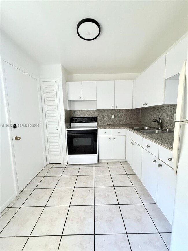 Foto del edificio - 1201 NE 191st St