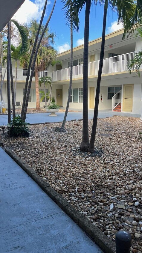 Foto principal - 7920 East Dr