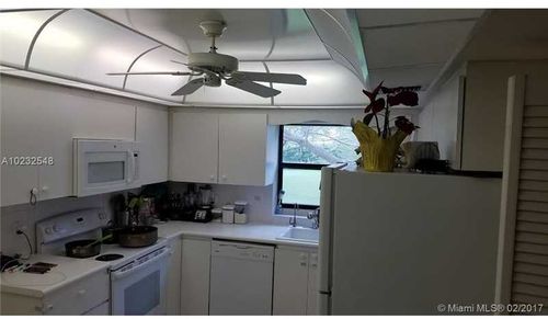 Foto del edificio - 16400 Golf Club Rd