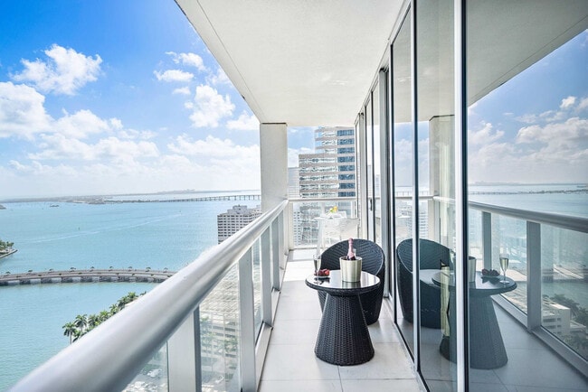 Building Photo - 485 Brickell Ave