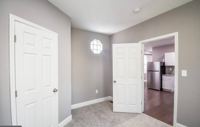 Building Photo - 449 S Augusta Ave