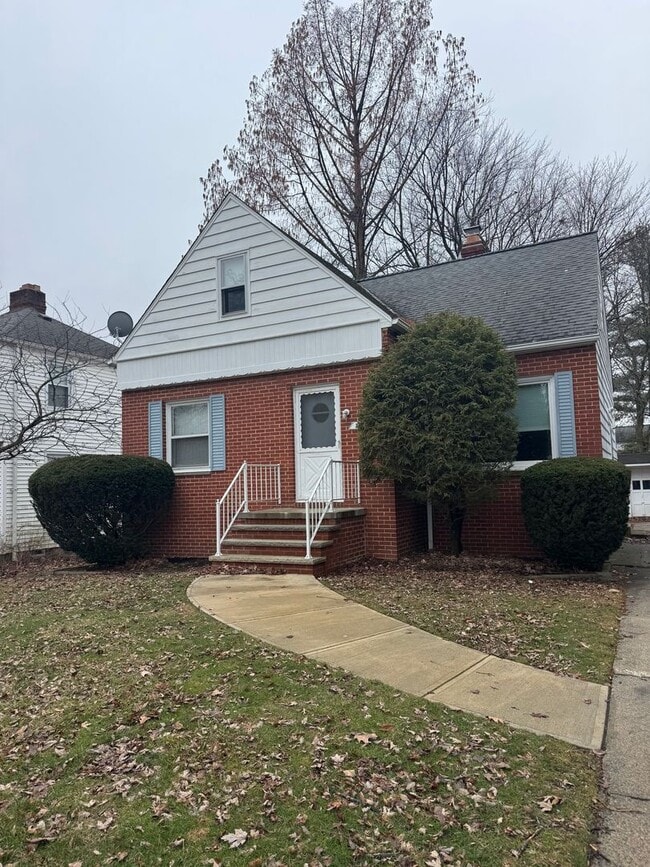 Building Photo - 2084 E 224th St