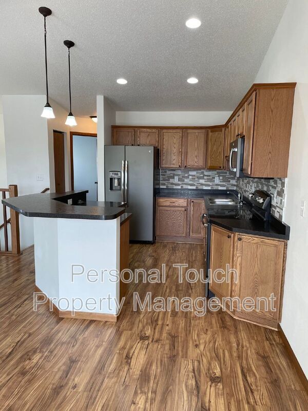 Building Photo - 2420 5th St W