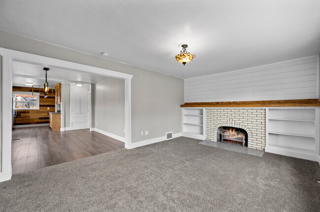 Living Room - 586 E Browning Ave