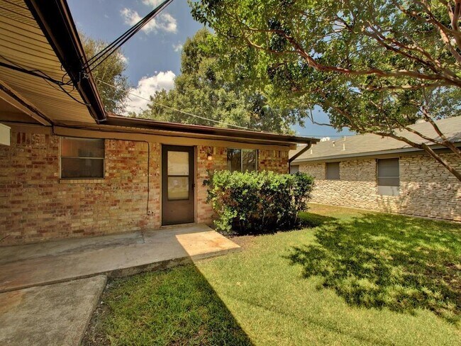 Foto del edificio - 8516 Hathaway Dr