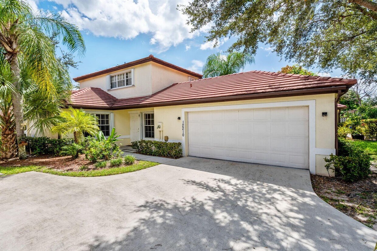 Foto principal - 12210 Dartmoor Dr