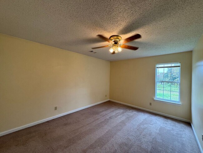 Building Photo - Charming 3BR/2BA Single-Family Home in a Peaceful Commerce Location