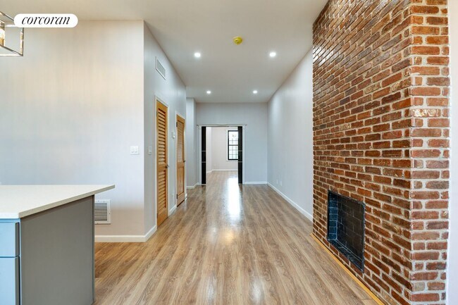 Foto del edificio - 741 Decatur St