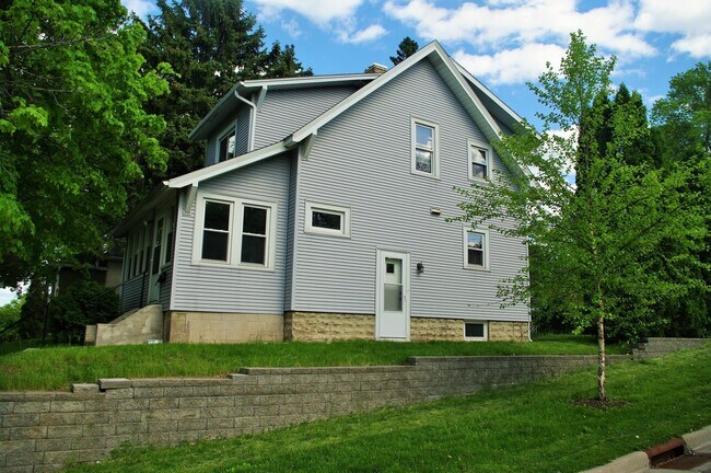 Foto del edificio - Charming 3 Bedroom Home Near West St. Paul!!