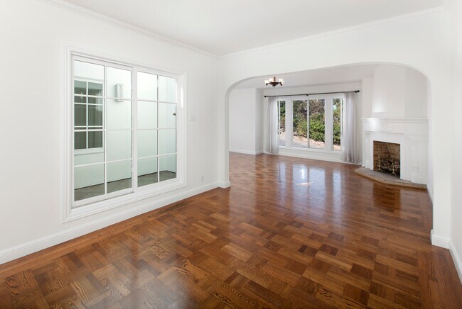 Building Photo - 587 Rhode Island St