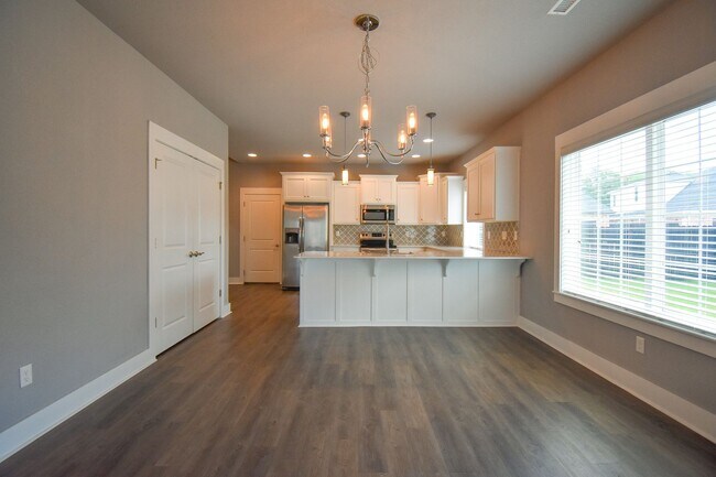 Building Photo - Luxurious 4 Bedroom, 3.5 Bathroom Home in ...