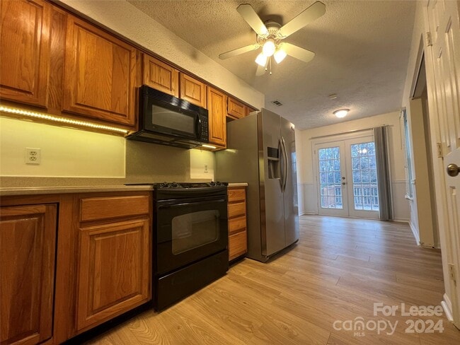 Building Photo - 6428 Whitewater Dr