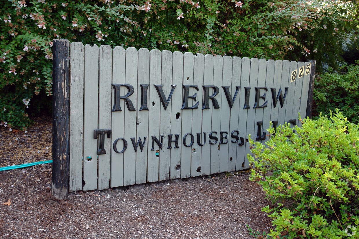 Foto del edificio - 825 Stephens Dr