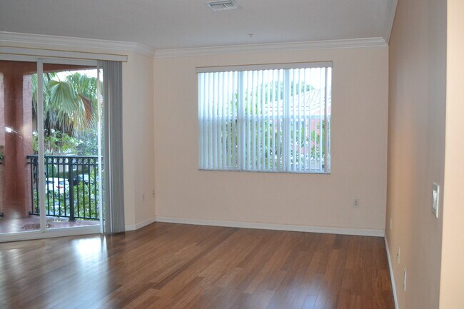 Living Room (prior colors) - 4506 SW 160th Ave
