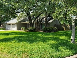 Building Photo - 6705 Woodcrest Dr
