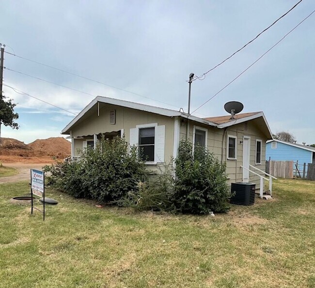 Building Photo - 2814 W Shady Shores Rd