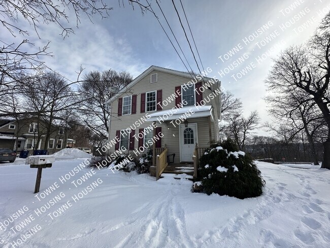 Building Photo - 247 Lock St