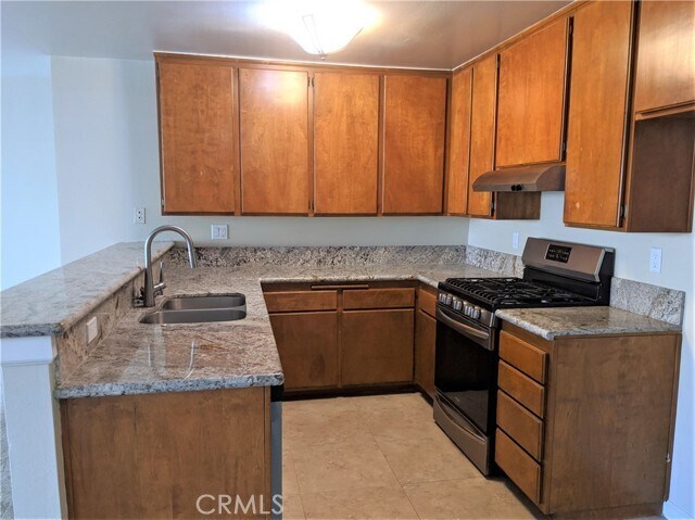 Foto del edificio - 17330 Chatsworth St