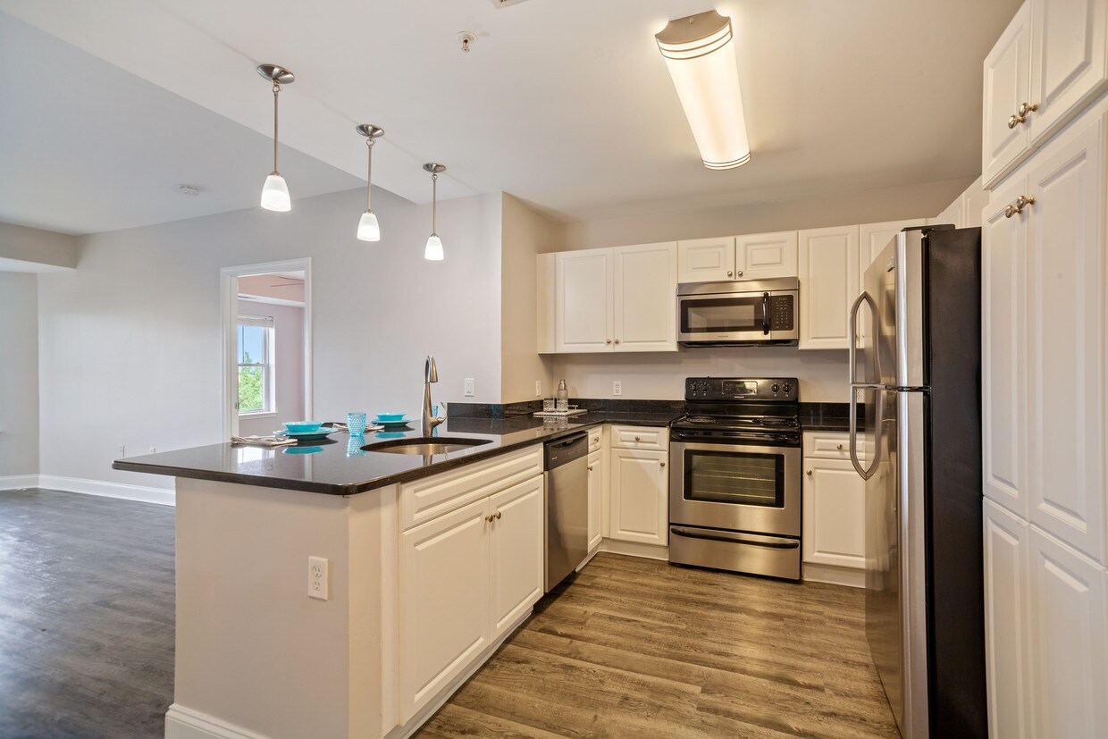 Metro Marina Bay Apartments in Quincy, MA