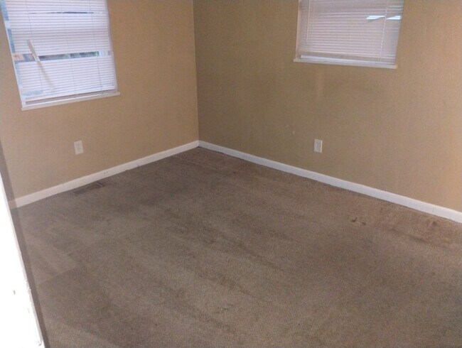 Foto del edificio - 2529 W Riverview Ave