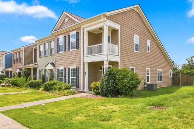 Building Photo - 2055 Hemlock Dr