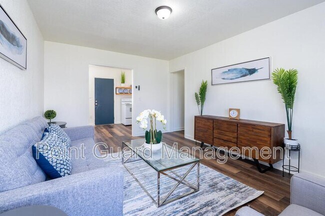 Building Photo - 843 S Beverly St