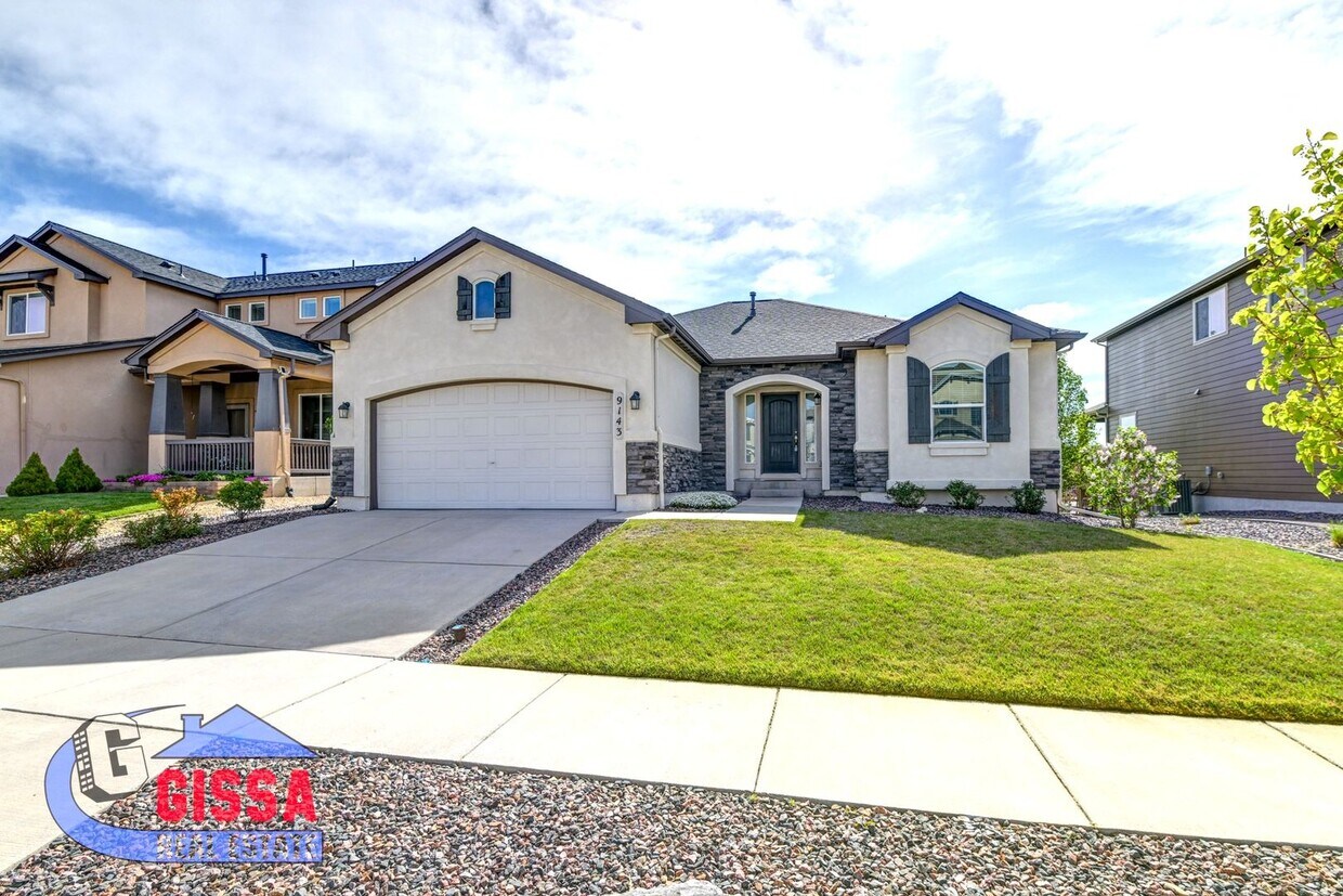 Foto principal - Beautiful home with 5 bedrooms, 4 bathroom...
