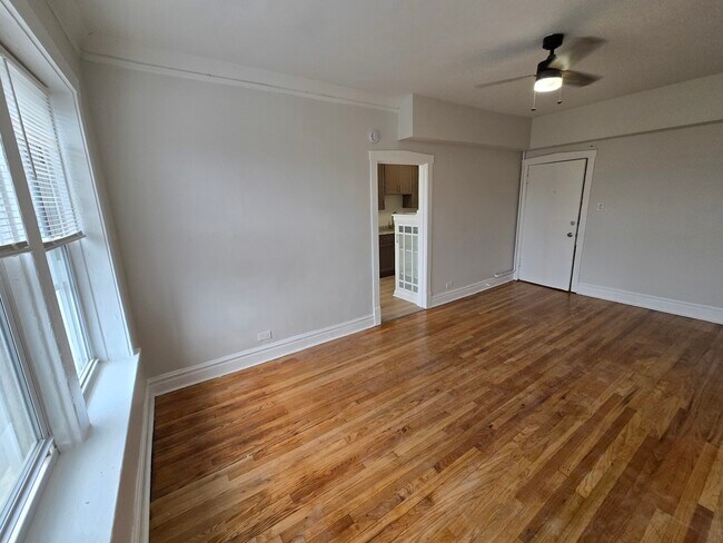 Building Photo - 4753 N Monticello Ave