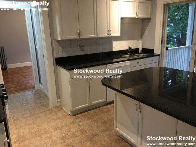 Building Photo - 46 Florida St