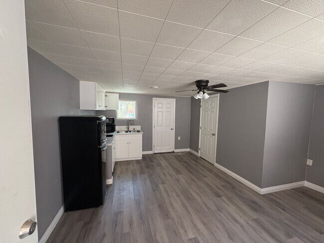 Building Photo - 3483 N Mayfield Ave