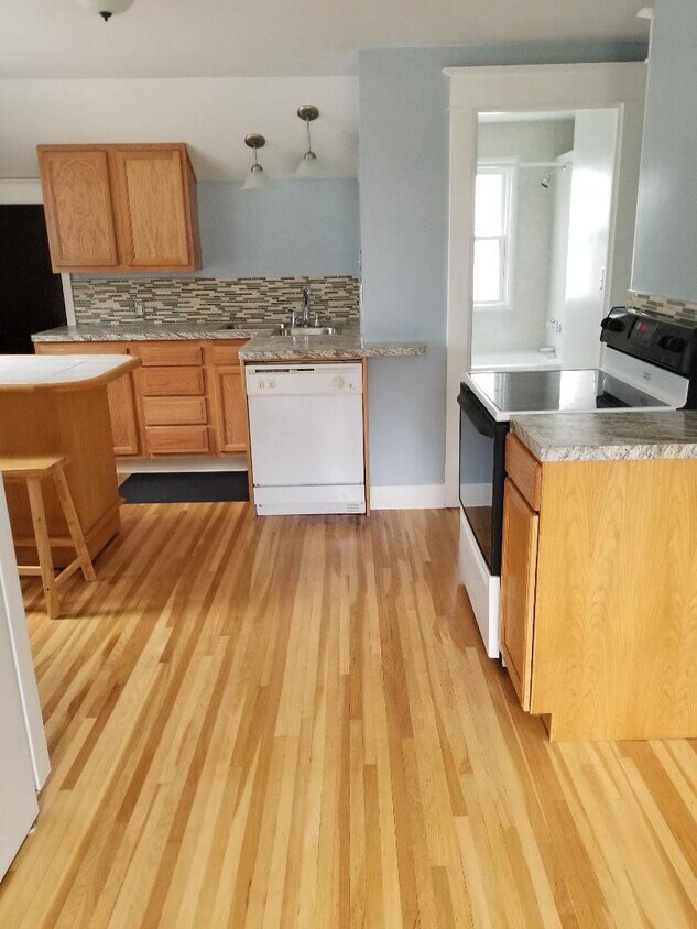 33 Ilion St Unit Upper Flat, all inclusive, Tonawanda, NY 14150