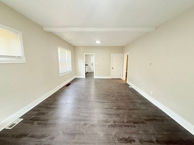 Building Photo - Renovated 4-Bedroom Home – We Welcome Sect...