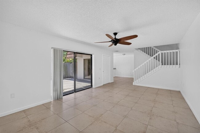 Foto del edificio - 851 Blue Ridge Cir