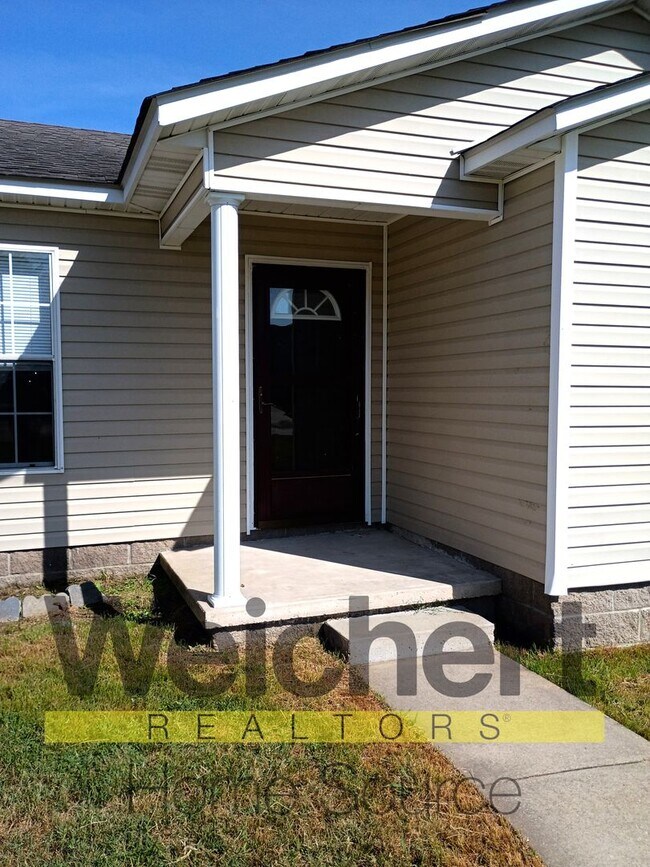 Building Photo - Charming 3-Bedroom Home with Spacious Yard...